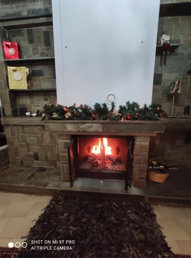 Johnny'S Loft Apartment Agrinio Bagian luar foto