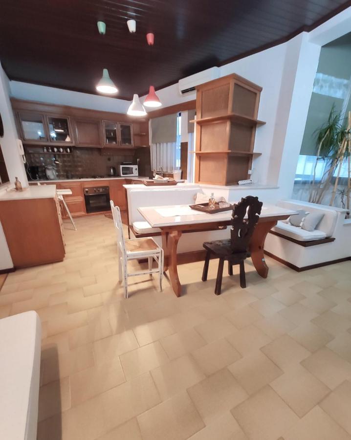 Johnny'S Loft Apartment Agrinio Bagian luar foto