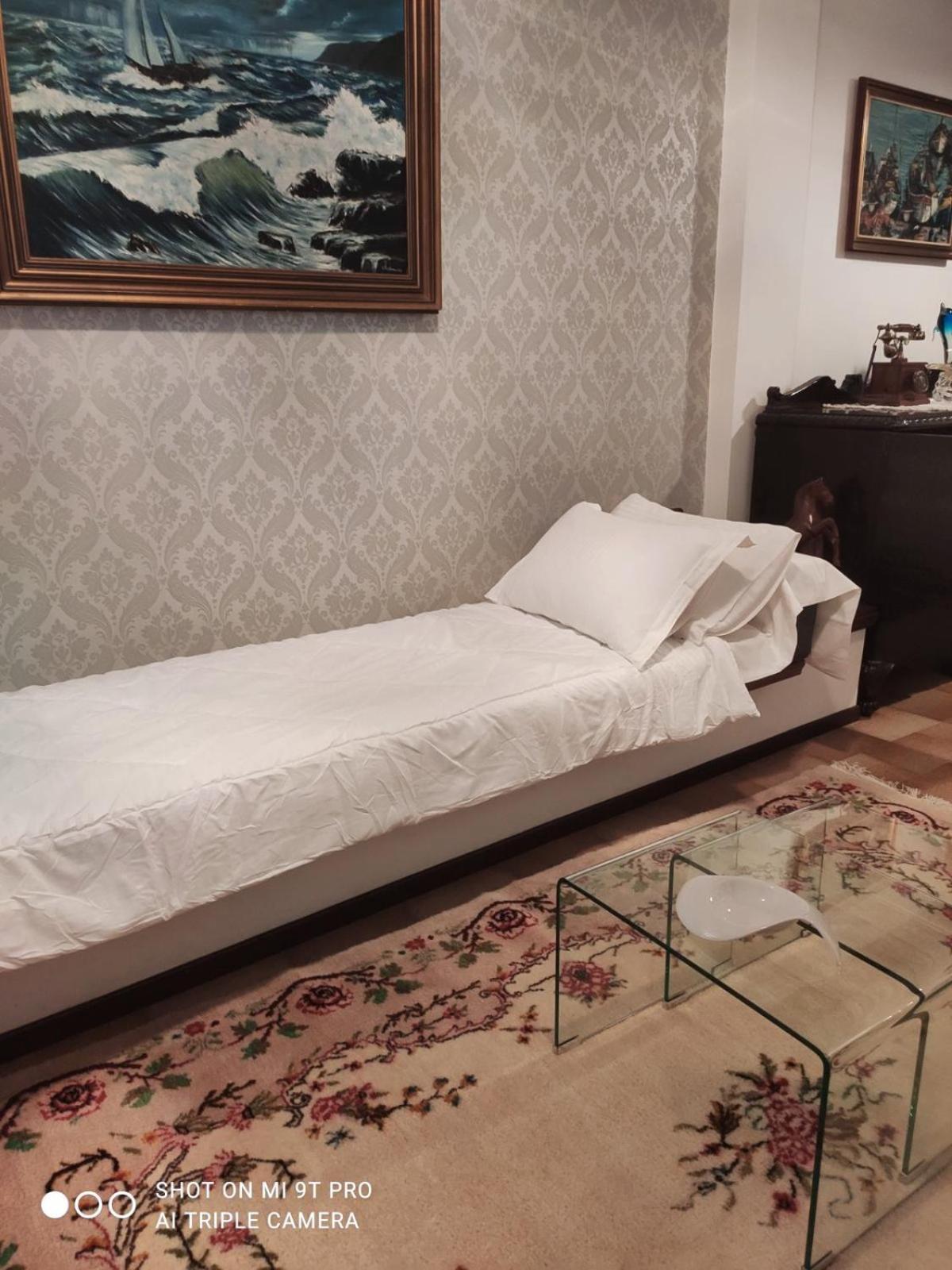 Johnny'S Loft Apartment Agrinio Bagian luar foto