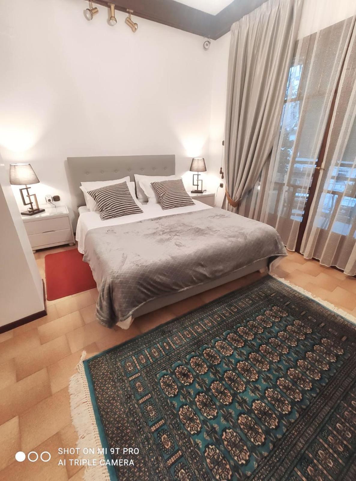 Johnny'S Loft Apartment Agrinio Bagian luar foto